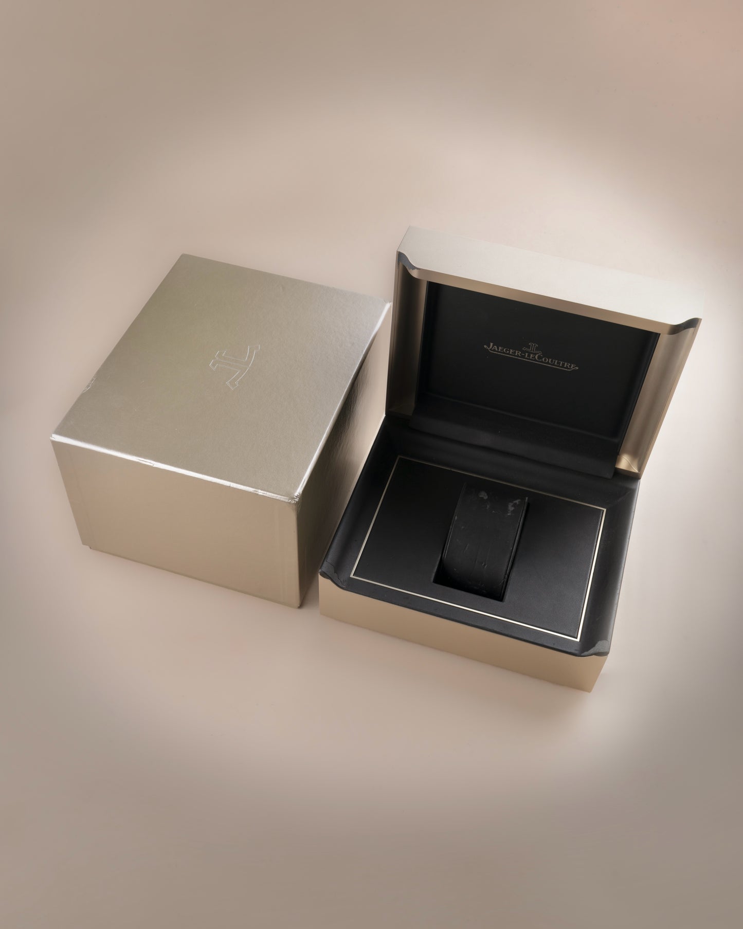 Jaeger LeCoultre Reverso Night & Day 18k White Gold - Ref. 270.3.51