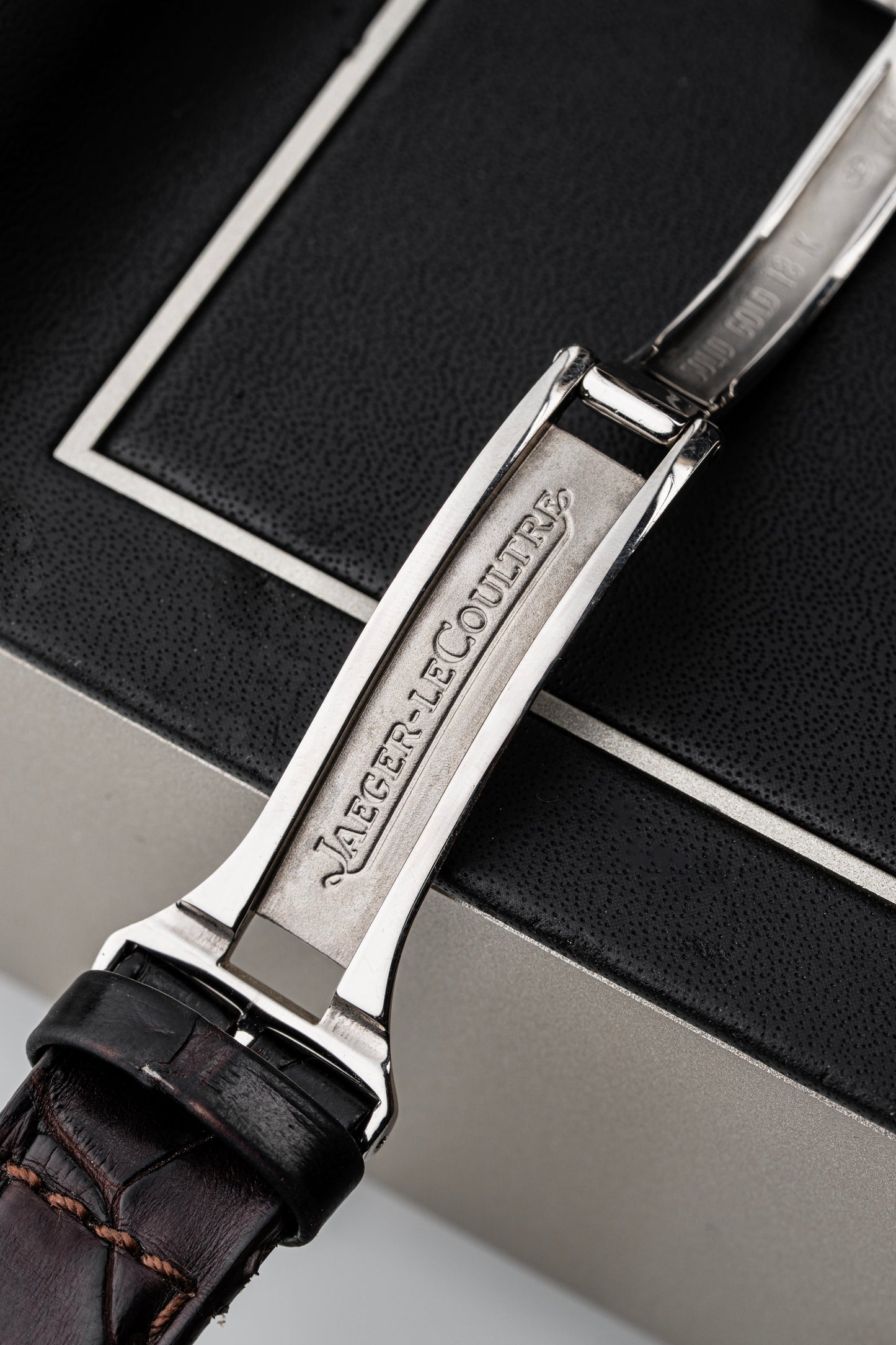 Jaeger LeCoultre Reverso Night & Day 18k White Gold - Ref. 270.3.51