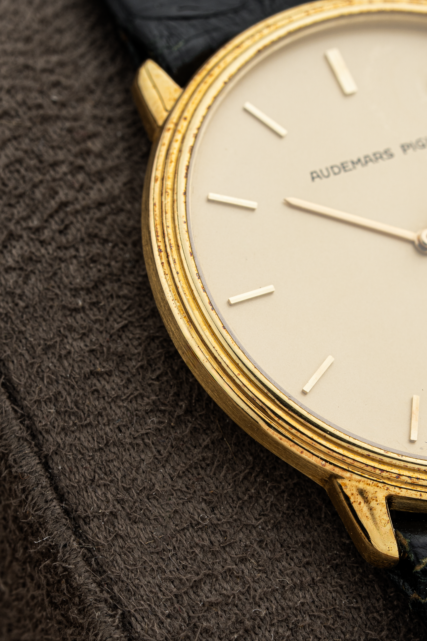 Audemars Piguet 18k Yellow Gold Dress Watch 31mm - Ref. 6054BA